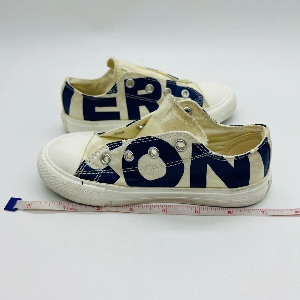 CONVERSE SNEAKERS WHITE WITHCONVERSE  IN LARGE BLUE LETTERS SIZE TODDLER 10